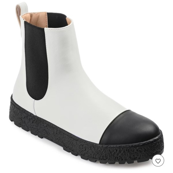 Journee Collection Women's Jenie Round Toe Flat Chelsea Booties - Picture 1 of 11